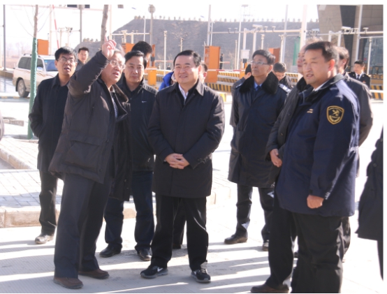 省委副書記、省長郝鵬視察青海曹家堡保稅物流中心