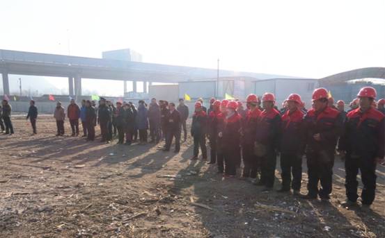 揚鞭策馬喜圓發(fā)展夢，萬眾一心共筑新長城