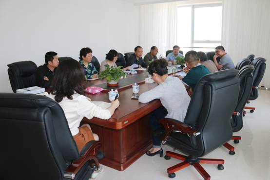 省商務(wù)廳副廳長(zhǎng)朱小青協(xié)同西寧海關(guān)、省檢驗(yàn)檢疫局一行深入企業(yè)就保稅物流中心封關(guān)運(yùn)營(yíng)