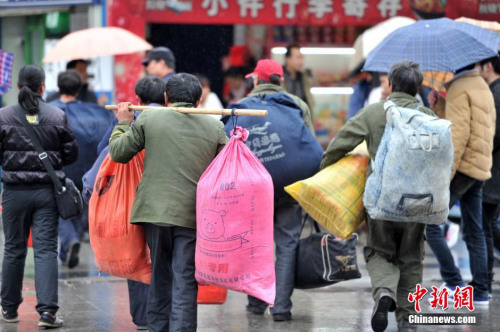 聚焦春節(jié)&ldquo;恐歸族&rdquo;：近鄉(xiāng)情怯，恐懼何來(lái)？(圖)