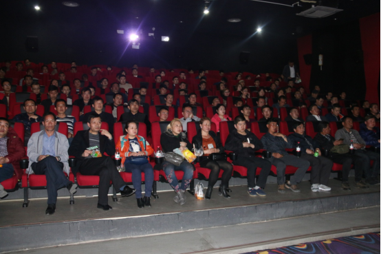 青物集團(tuán)黨委集中組織觀看優(yōu)秀紀(jì)錄片《厲害了，我的國(guó)》